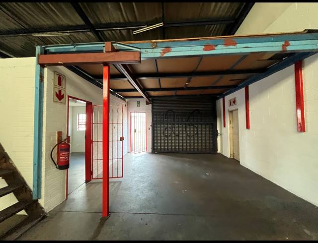 200M² WAREHOUSE TO LET IN EASTLEIGH